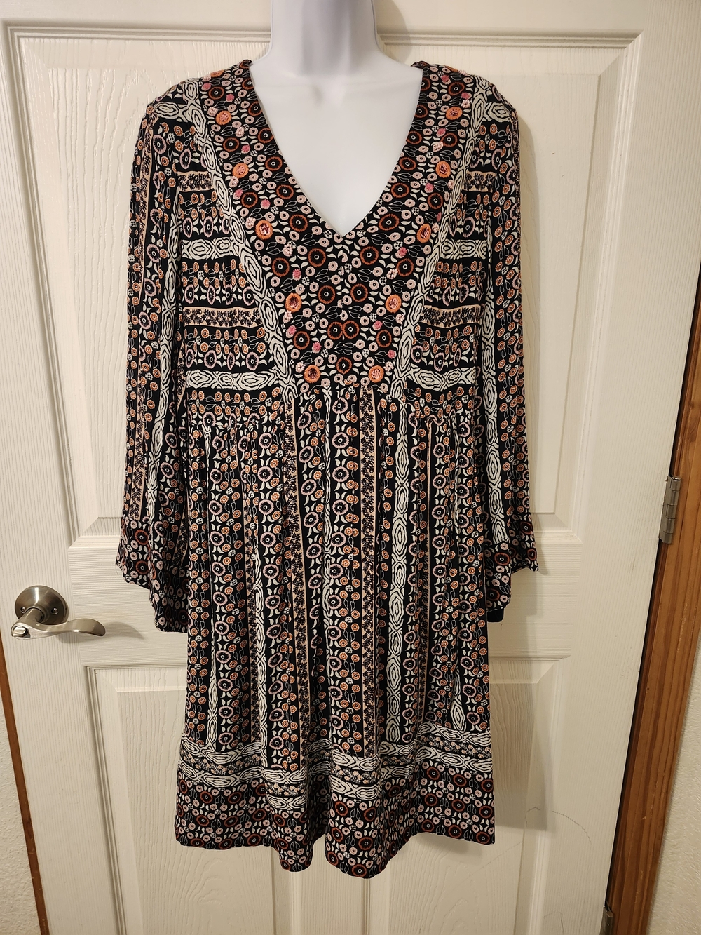 Maeve Anthropologie Boho V-Neck Floral Print Embroidered Sequin Beaded Medium